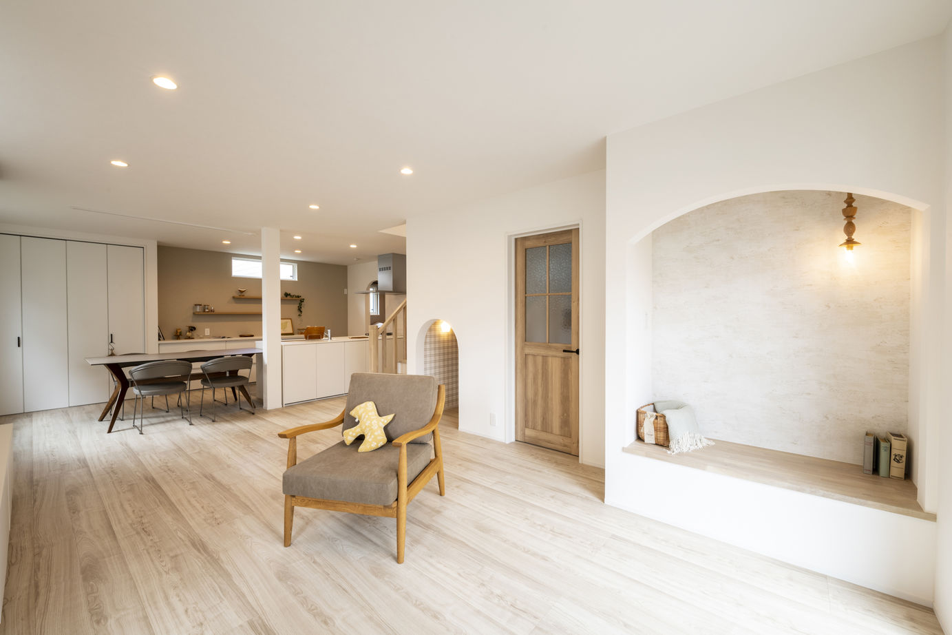 竹内建設 【江別市/2000万円台/ヌック×グレージュインテリア】暮らしを楽しむグレージュの三角屋根の家の建築実例画像3