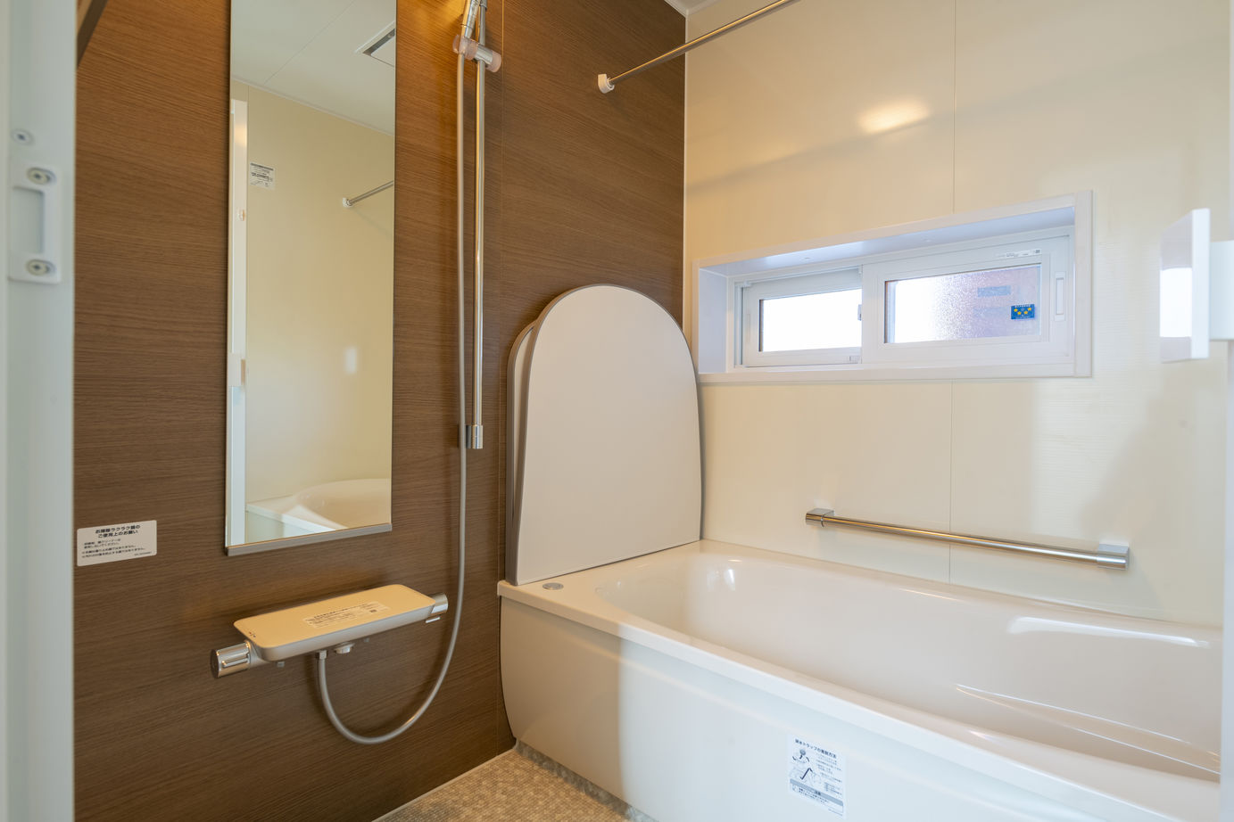 竹内建設 【札幌市/インダストリアル×２階リビング×３LDK】タイルや木の素材を活かした、建築家と建てた家の建築実例画像10