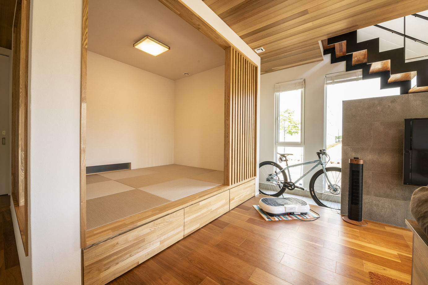 竹内建設 【札幌市/4LDK/自然素材×土間】大きな窓のある木が香る家の建築実例画像4