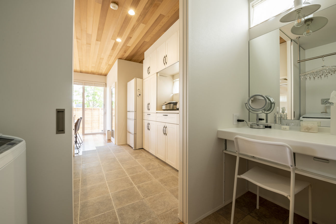 竹内建設 【札幌市/4LDK/自然素材×土間】大きな窓のある木が香る家の建築実例画像6