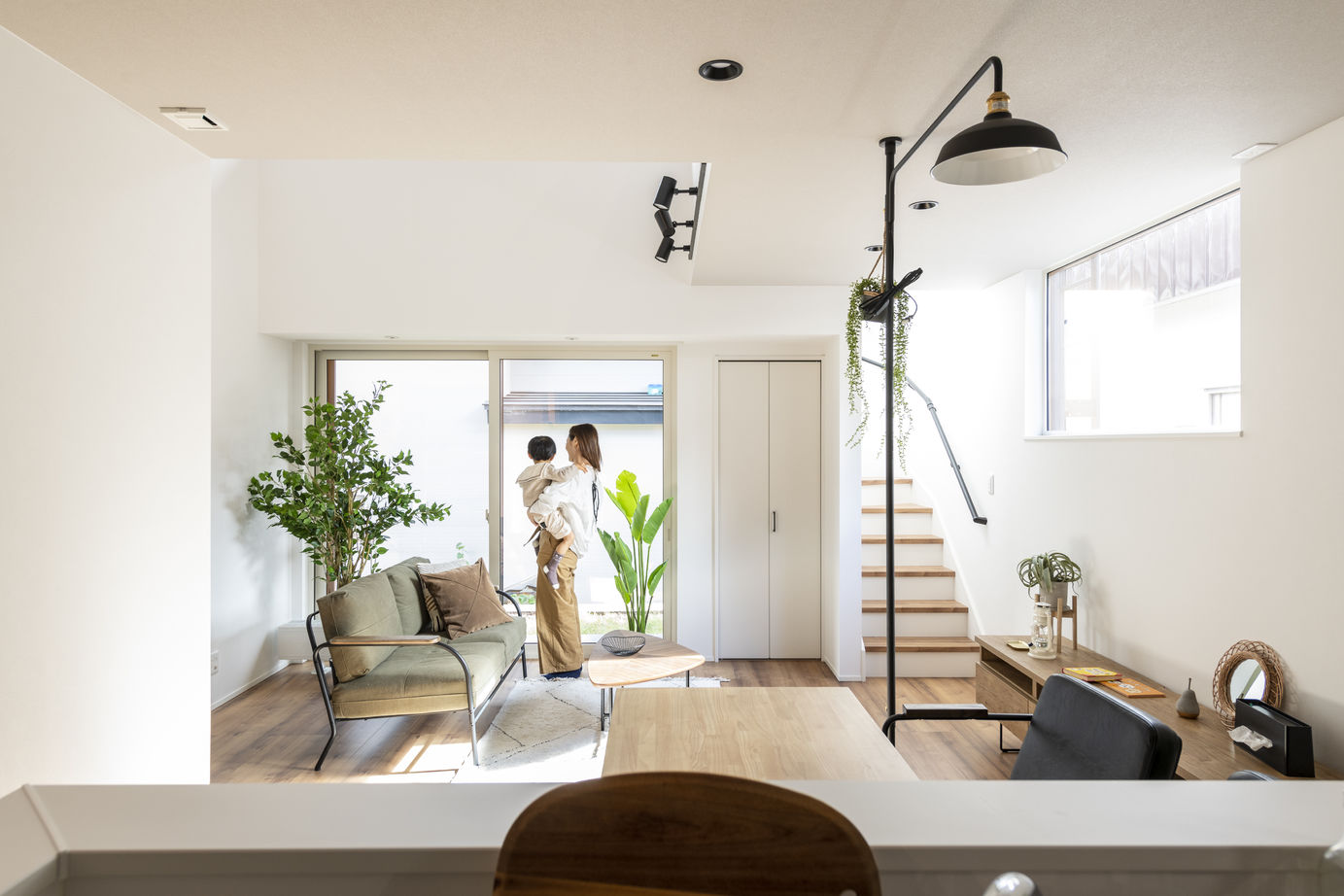 竹内建設 【札幌市/2000万円台/テラス】L字型の軒下空間がつくる印象的な外観の建築実例画像3