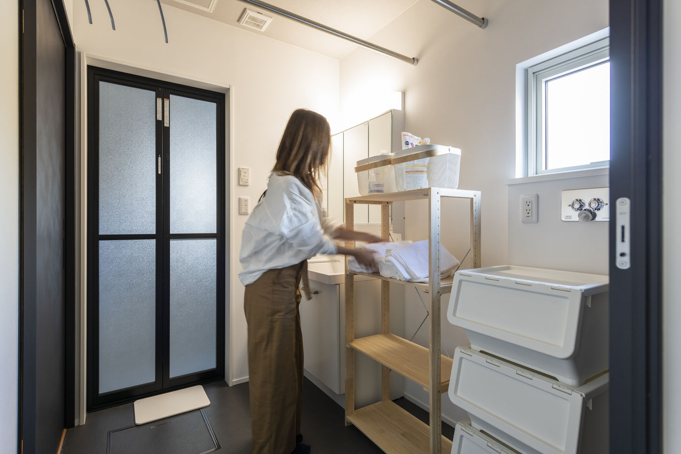 竹内建設 【札幌市/2000万円台/テラス】L字型の軒下空間がつくる印象的な外観の建築実例画像6