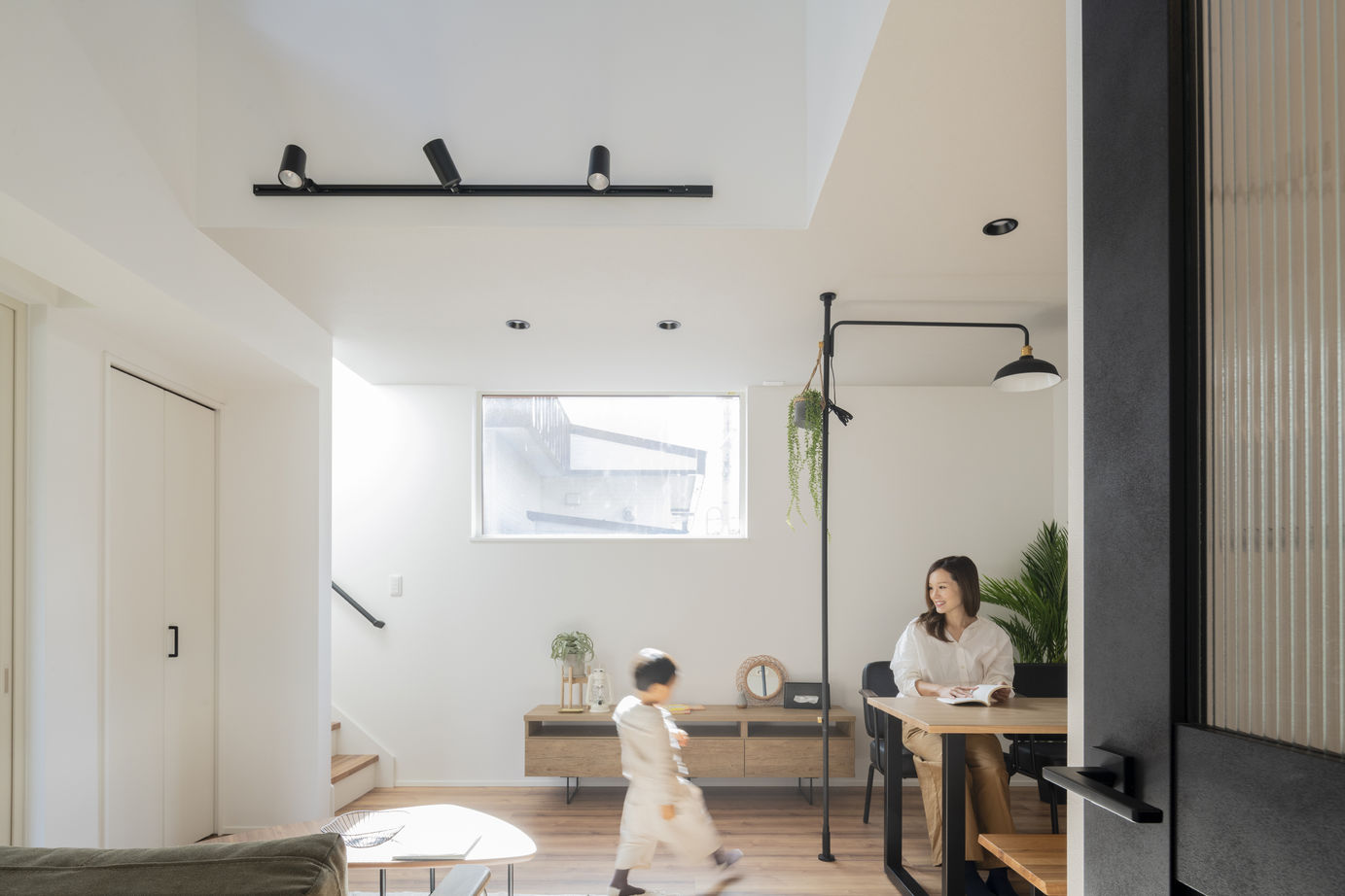 竹内建設 【札幌市/2000万円台/テラス】L字型の軒下空間がつくる印象的な外観の建築実例画像7