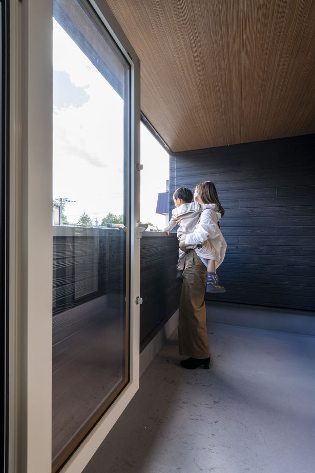 竹内建設 【札幌市/2000万円台/テラス】L字型の軒下空間がつくる印象的な外観の建築実例画像8