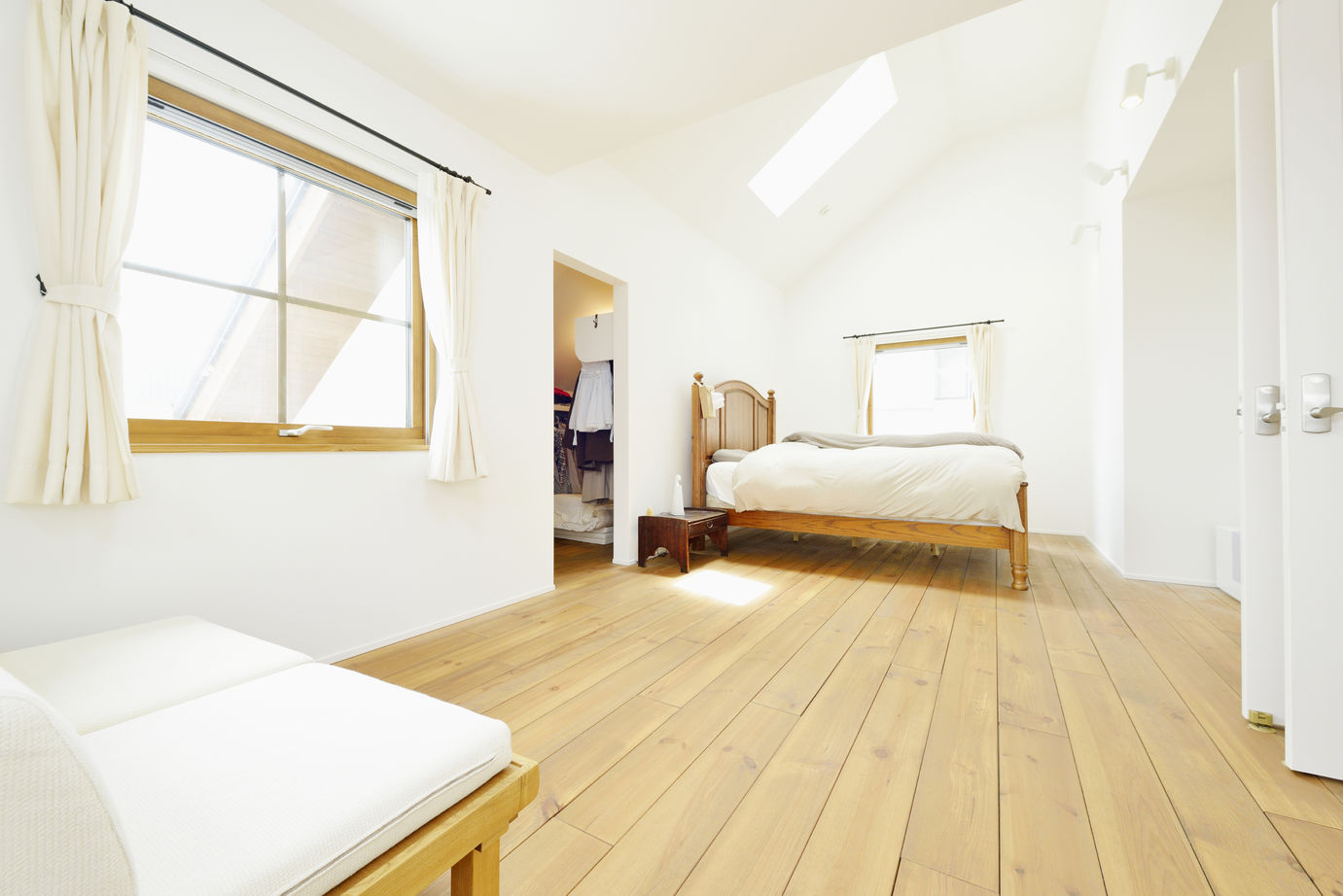 竹内建設 【札幌市/ビルトインガレージ/吹き抜け】楽しめるカフェ風の家の建築実例画像8