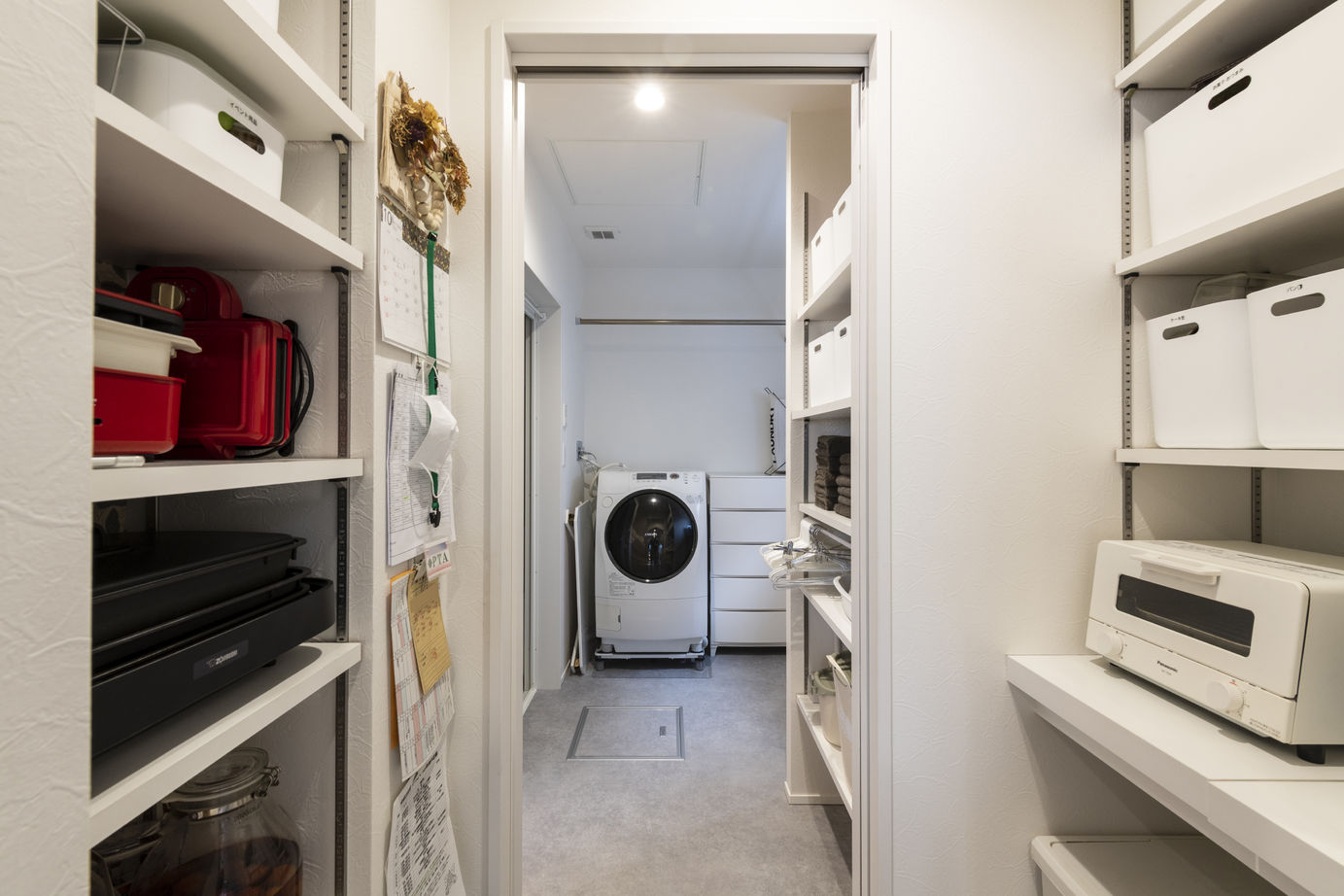 竹内建設 【札幌市/ナチュラル/土間テラス】雑貨が映えるテラスとLDKを楽しむ、アウトドア好き家族のこだわりの家の建築実例画像7