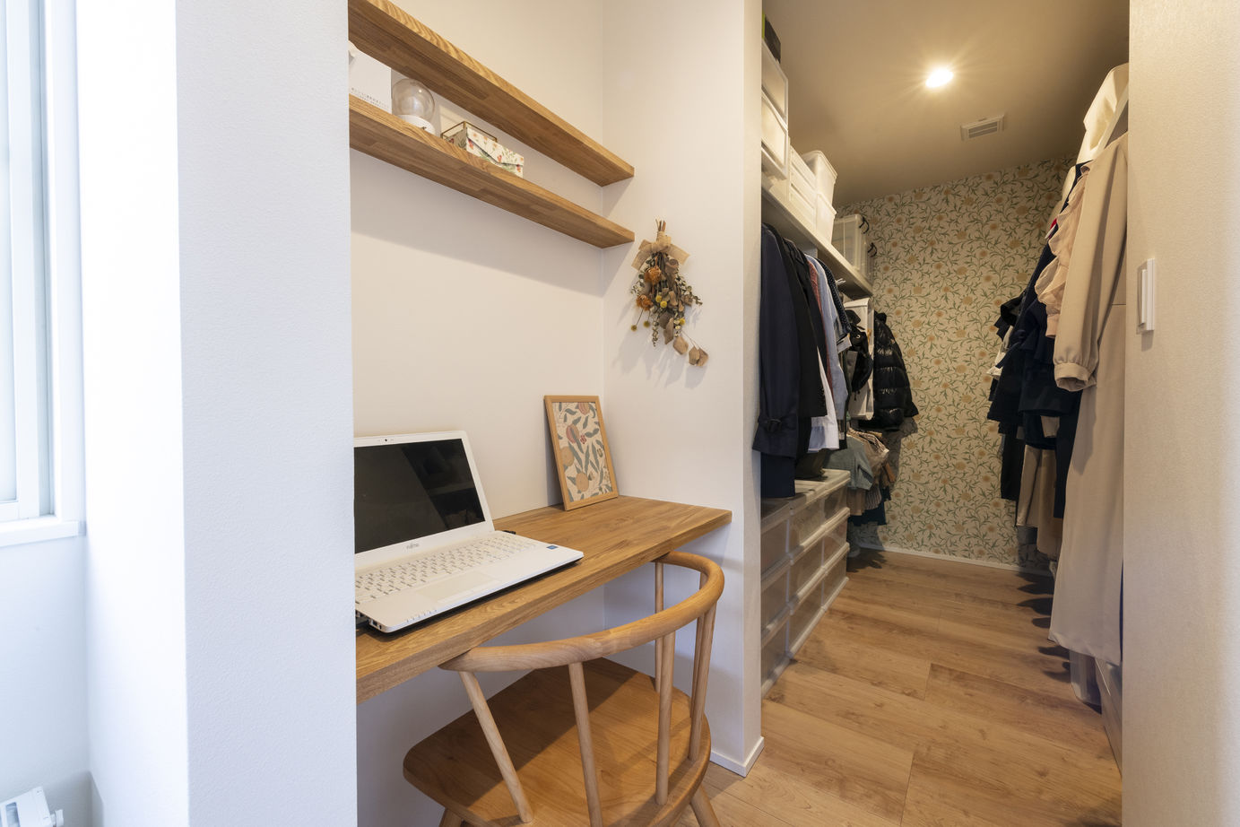 竹内建設 【札幌市/ナチュラル/土間テラス】雑貨が映えるテラスとLDKを楽しむ、アウトドア好き家族のこだわりの家の建築実例画像8