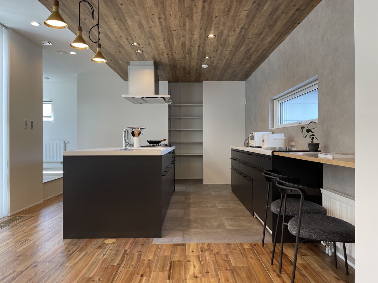 竹内建設 【江別市/土間テラス/ナチュラル】ゆったりと家族の時間をはぐくむコの字の間取りの建築実例画像4