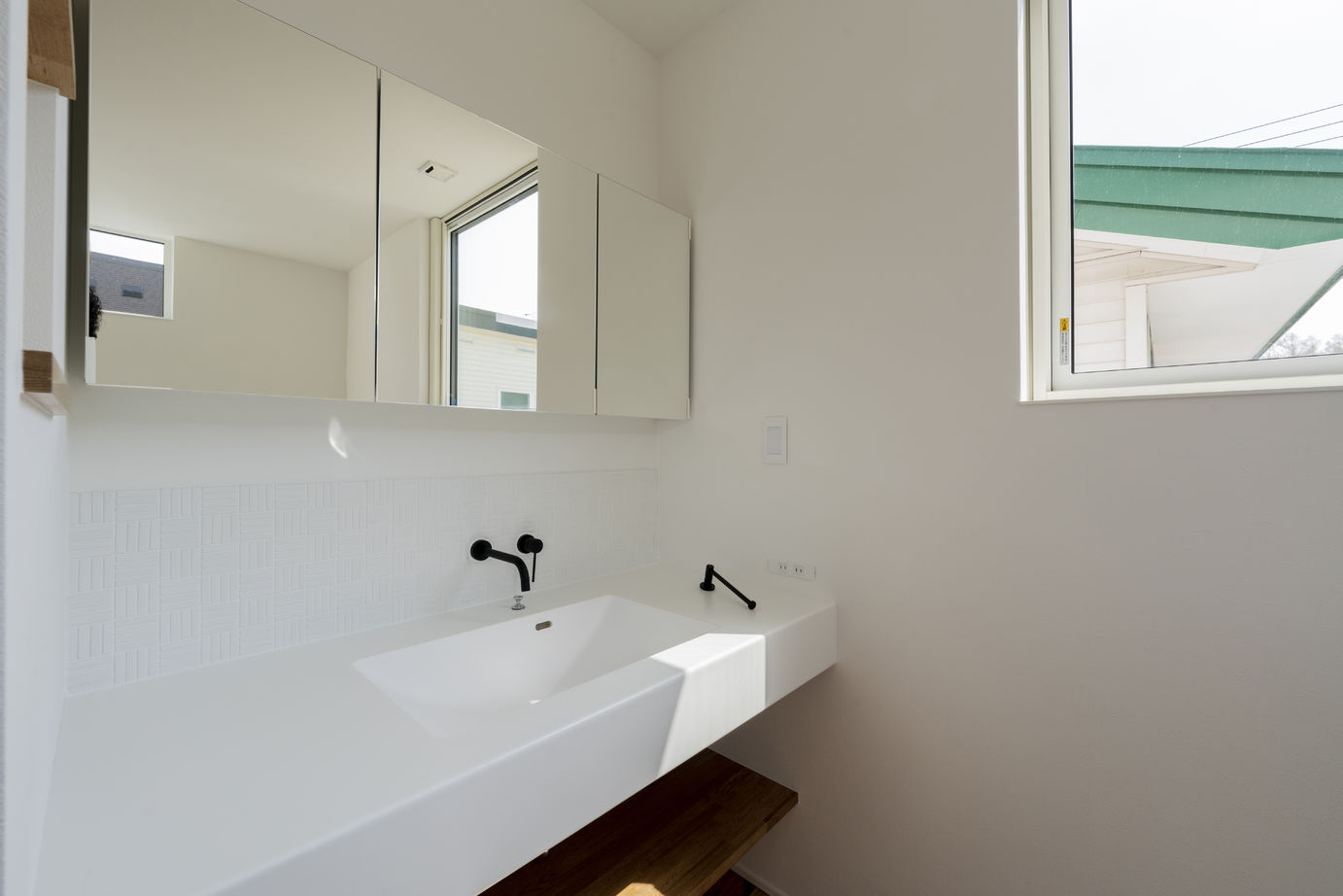 竹内建設 【江別市/土間テラス/ナチュラル】ゆったりと家族の時間をはぐくむコの字の間取りの建築実例画像9