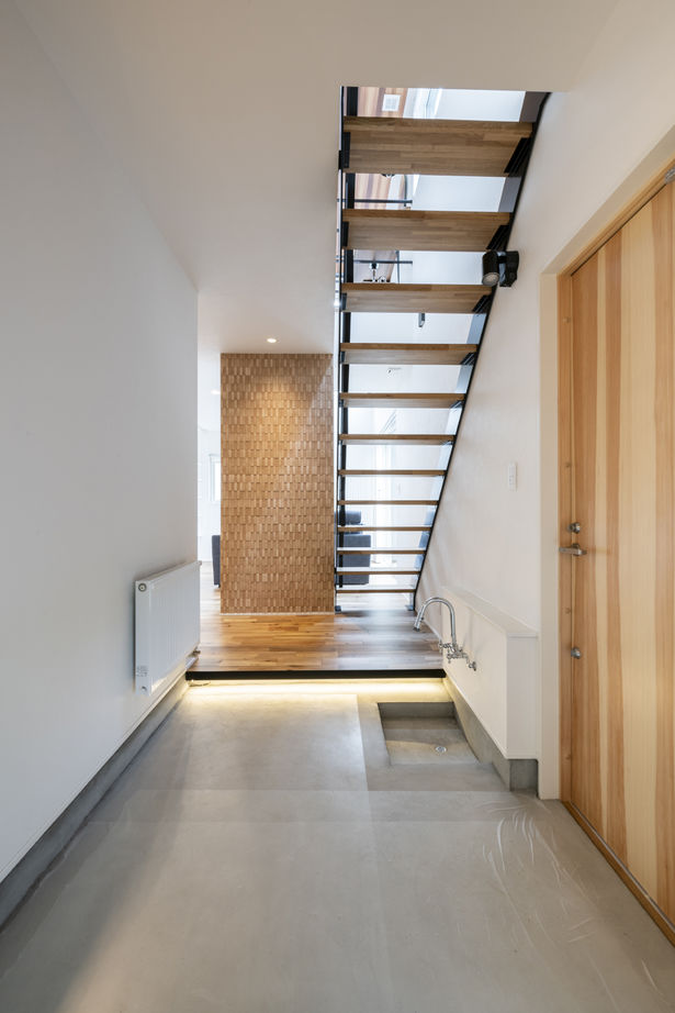 竹内建設 【札幌市/畳コーナー/シンプルモダン】吹き抜けがある寛げる家の建築実例画像2