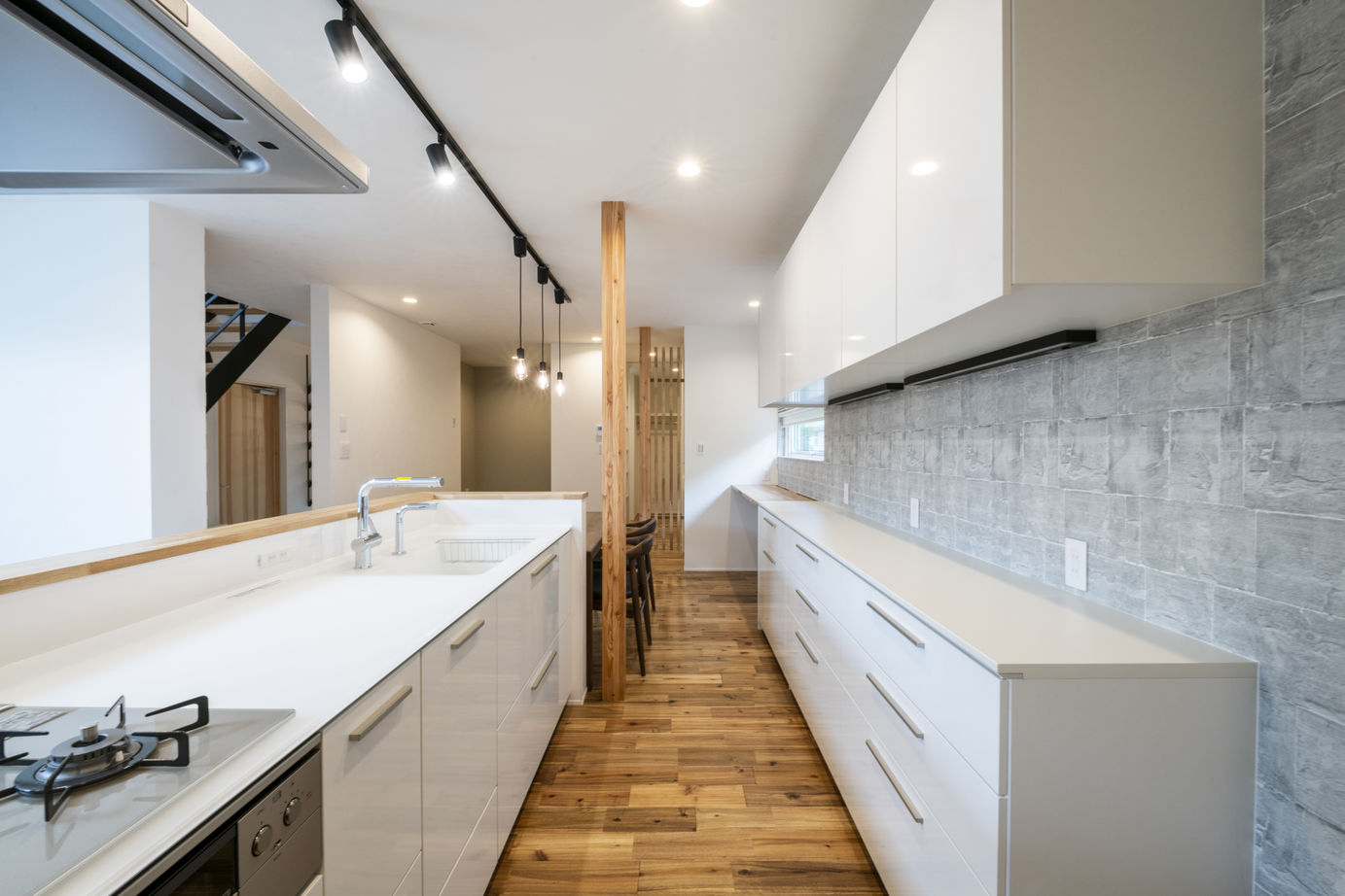 竹内建設 【札幌市/畳コーナー/シンプルモダン】吹き抜けがある寛げる家の建築実例画像6