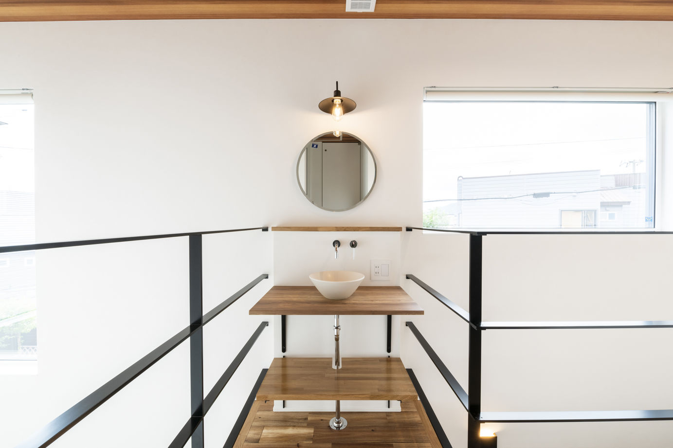 竹内建設 【札幌市/畳コーナー/シンプルモダン】吹き抜けがある寛げる家の建築実例画像8