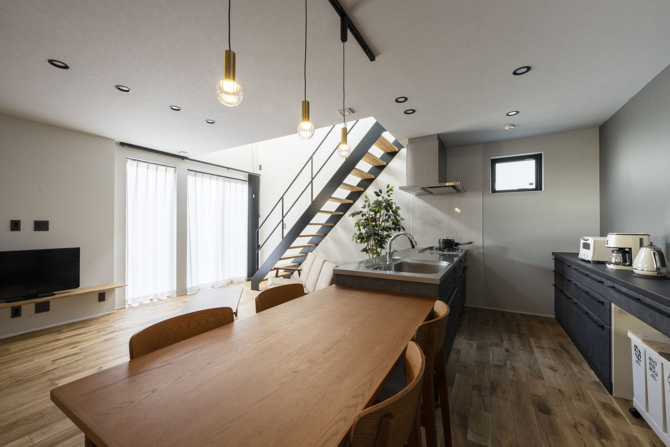 竹内建設 【札幌市/3LDK/玄関土間/シンプル】それぞれのプライベート時間を大切にした家の建築実例画像3