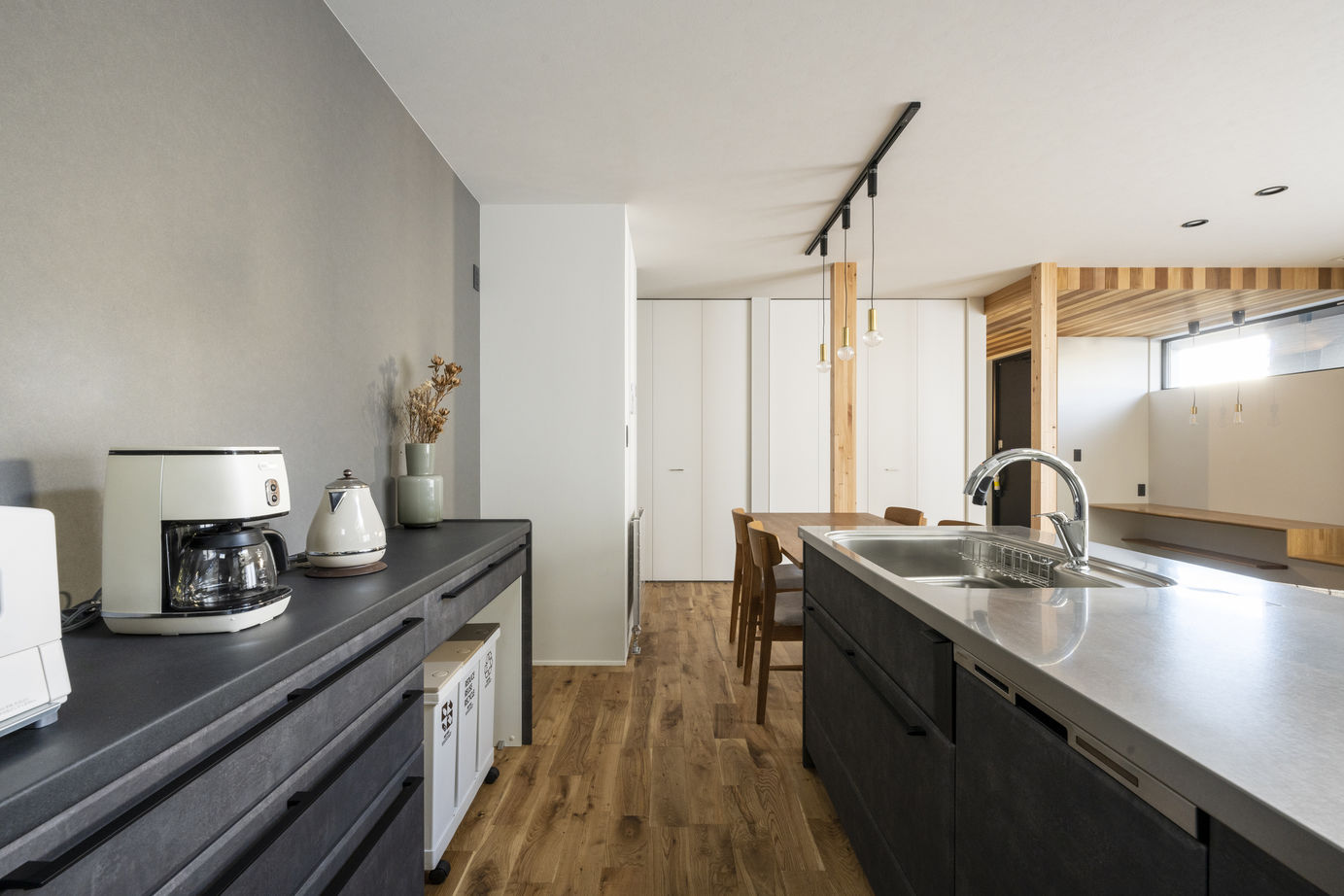 竹内建設 【札幌市/3LDK/玄関土間/シンプル】それぞれのプライベート時間を大切にした家の建築実例画像4