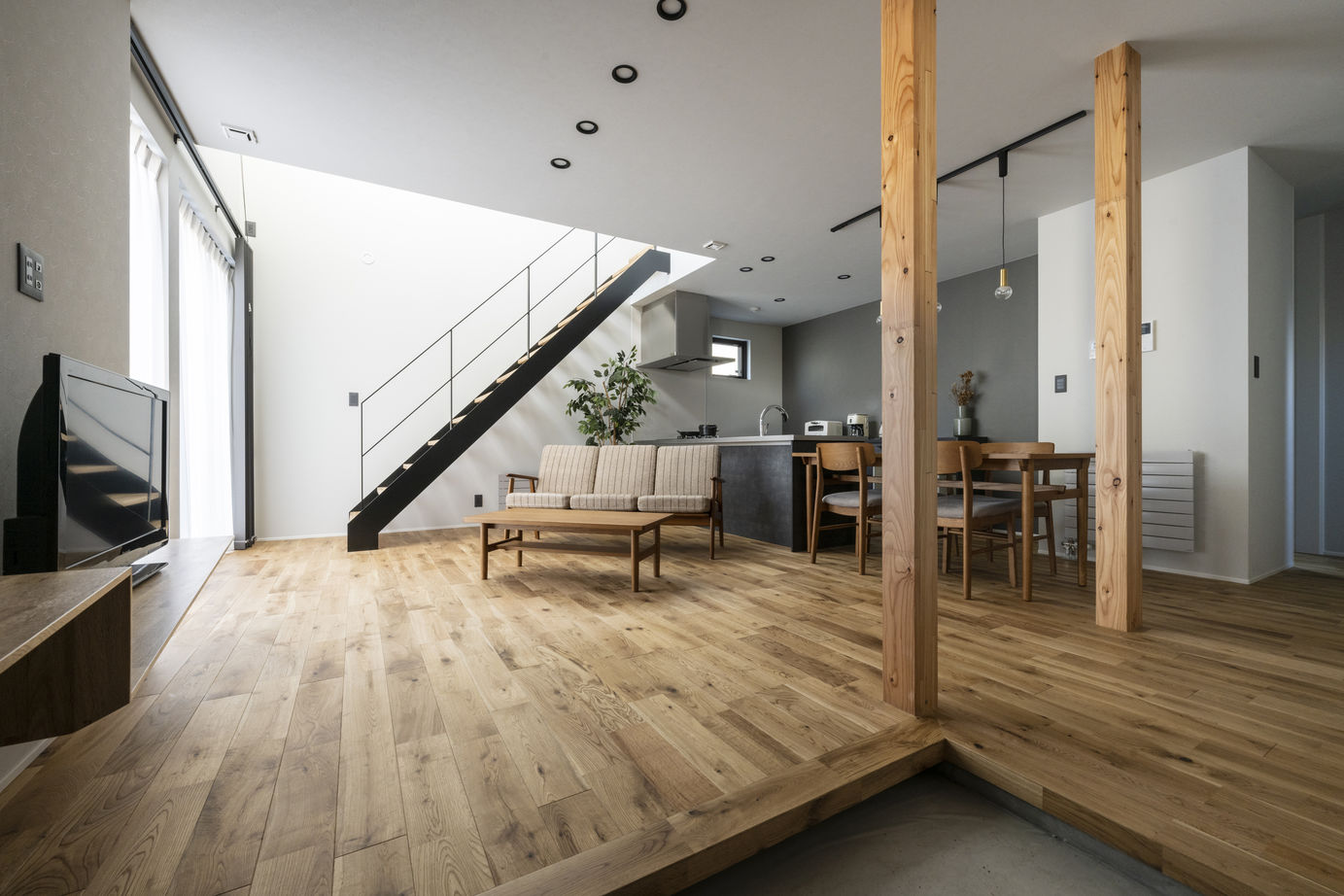 竹内建設 【札幌市/3LDK/玄関土間/シンプル】それぞれのプライベート時間を大切にした家の建築実例画像6