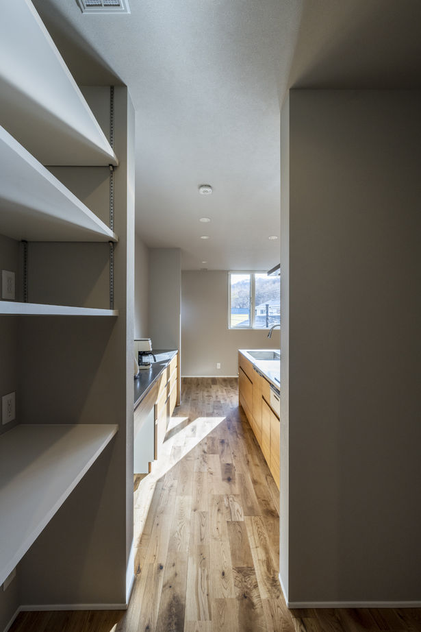 竹内建設 【札幌市/2階リビング/シンプル】木目が魅力の二階リビングの家の建築実例画像4