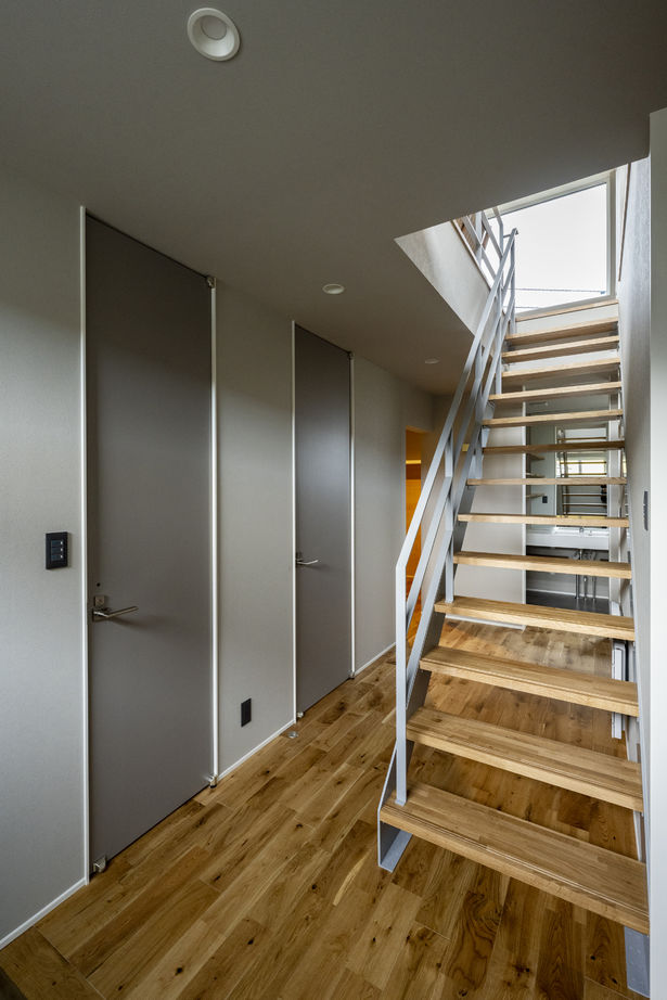 竹内建設 【札幌市/2階リビング/シンプル】木目が魅力の二階リビングの家の建築実例画像6