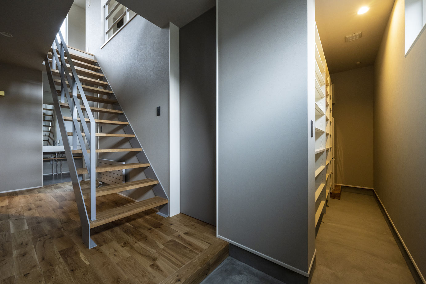 竹内建設 【札幌市/2階リビング/シンプル】木目が魅力の二階リビングの家の建築実例画像10