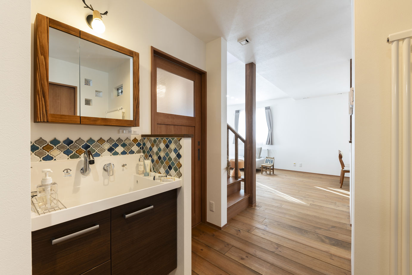 竹内建設 【札幌市/ナチュラル/出窓】こだわりが詰まったカフェ風の家の建築実例画像2