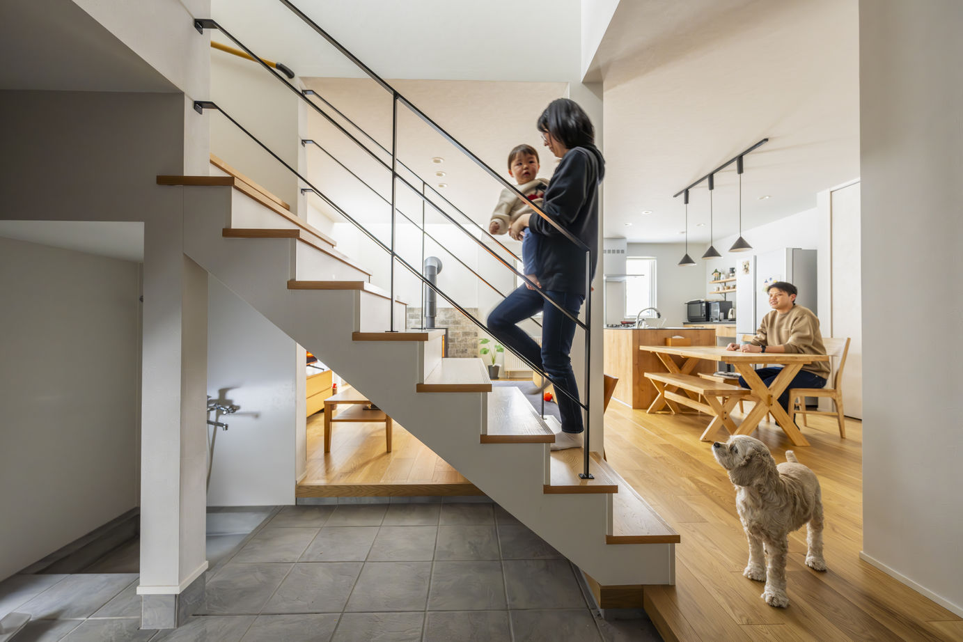 竹内建設 【江別市/3LDK/シンプルモダン】犬と暮らす薪ストーブの家の建築実例画像2