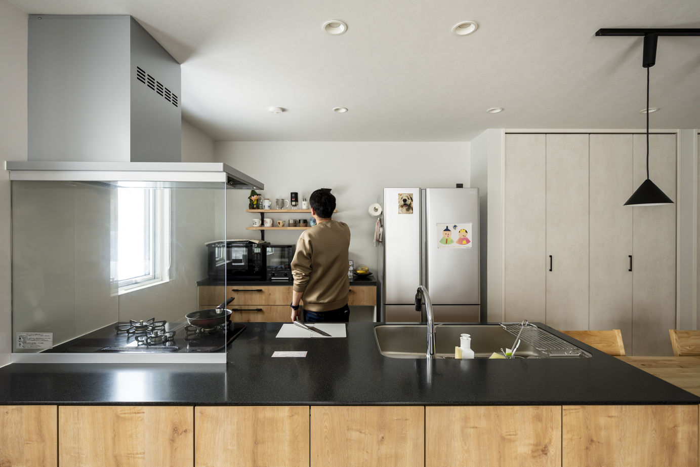 竹内建設 【江別市/3LDK/シンプルモダン】犬と暮らす薪ストーブの家の建築実例画像3