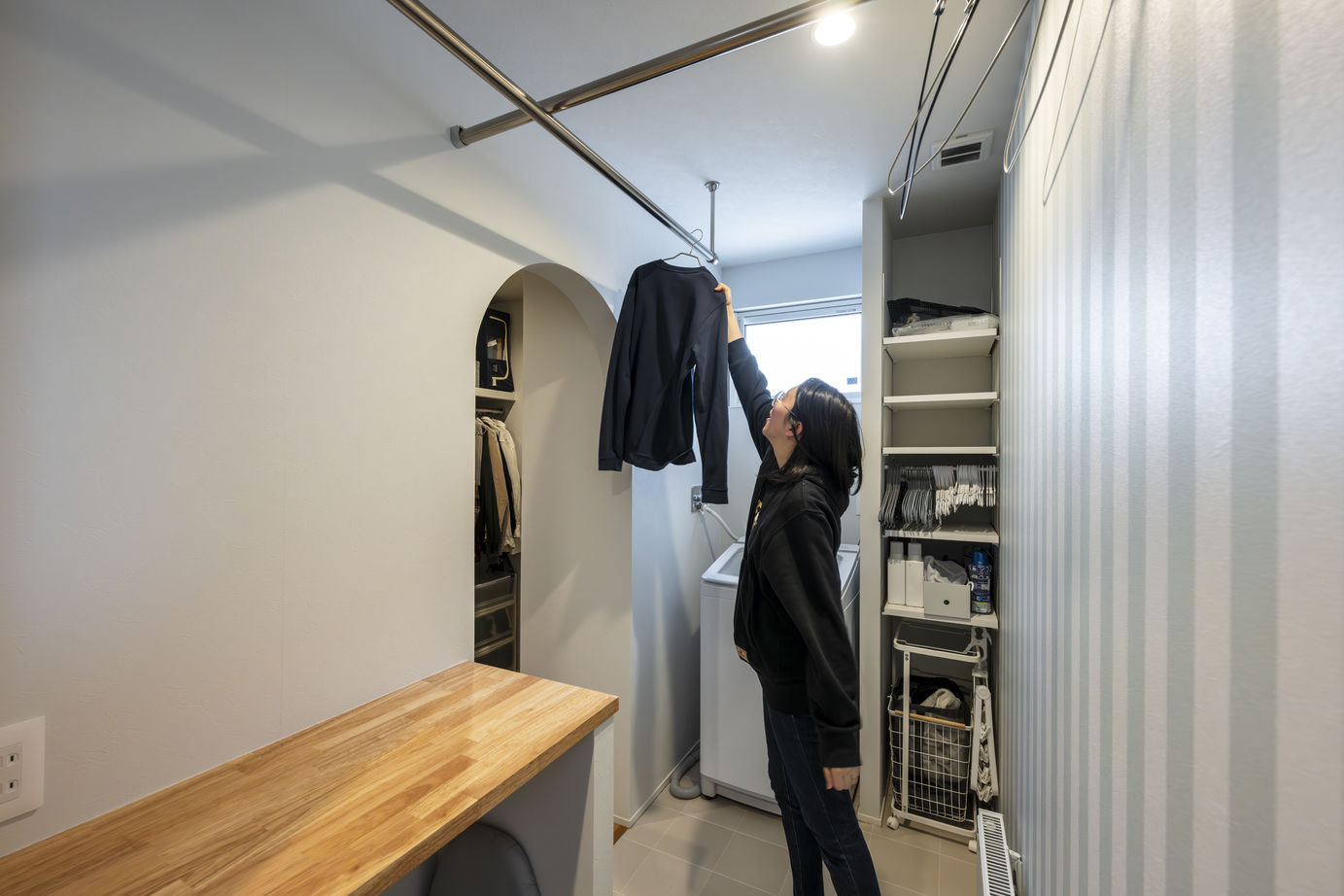 竹内建設 【江別市/3LDK/シンプルモダン】犬と暮らす薪ストーブの家の建築実例画像4