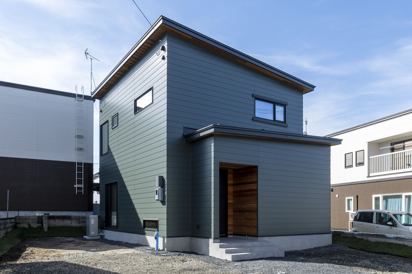 竹内建設 【江別市/3LDK/シンプルモダン】犬と暮らす薪ストーブの家の建築実例画像10