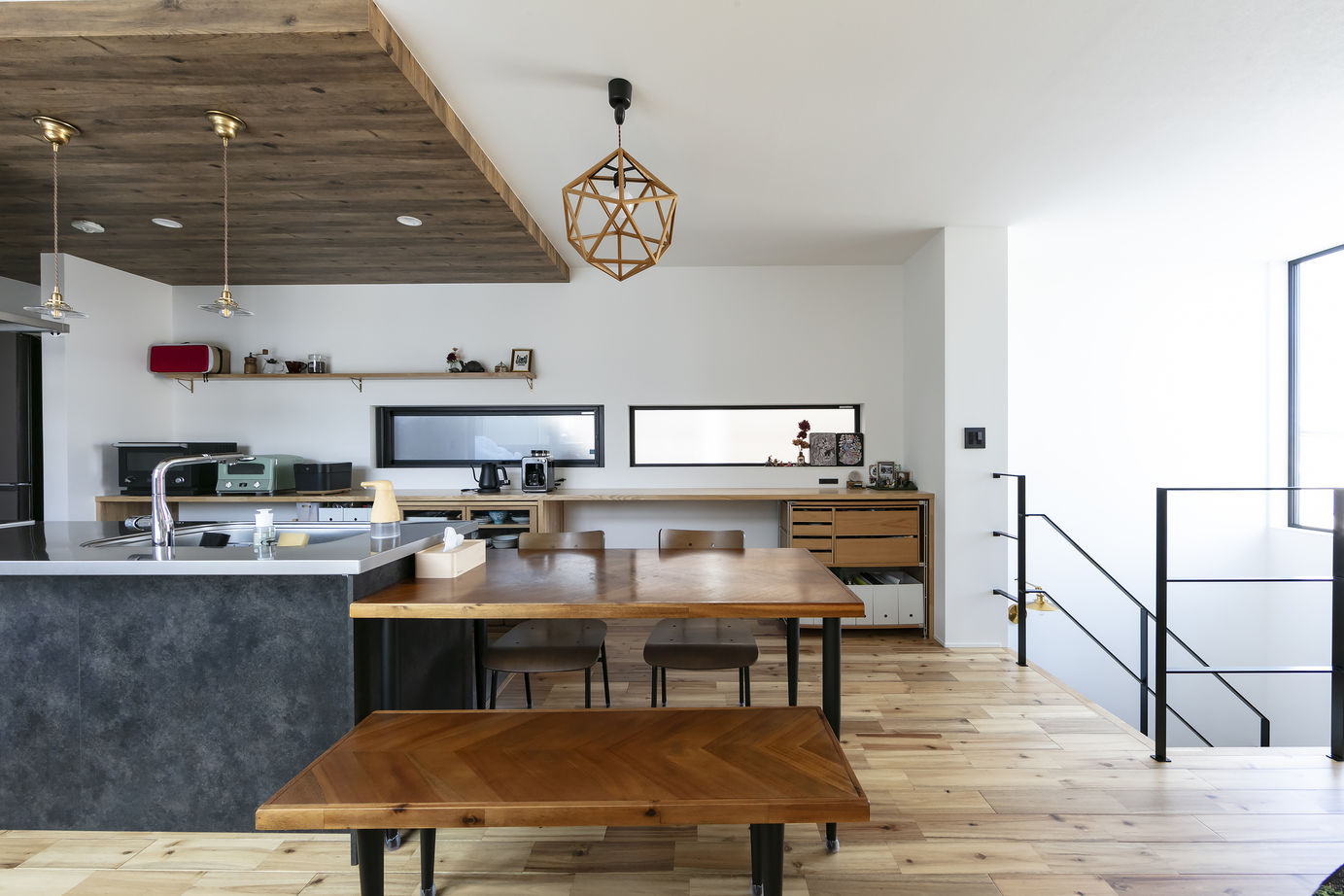 竹内建設 【江別市/2階リビング/シンプルモダン】インナーテラスのある家の建築実例画像2