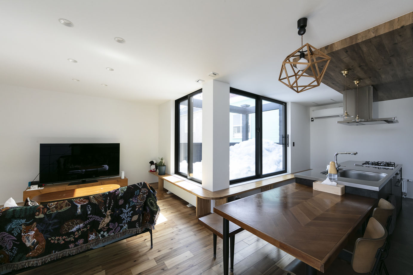 竹内建設 【江別市/2階リビング/シンプルモダン】インナーテラスのある家の建築実例画像3