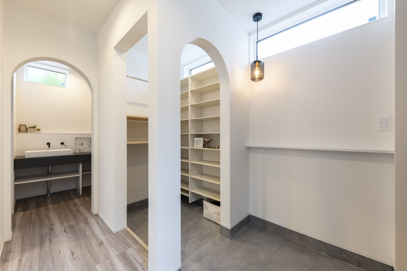 竹内建設 【札幌市/3LDK】ナチュラルグレー×回遊動線の家の建築実例画像1