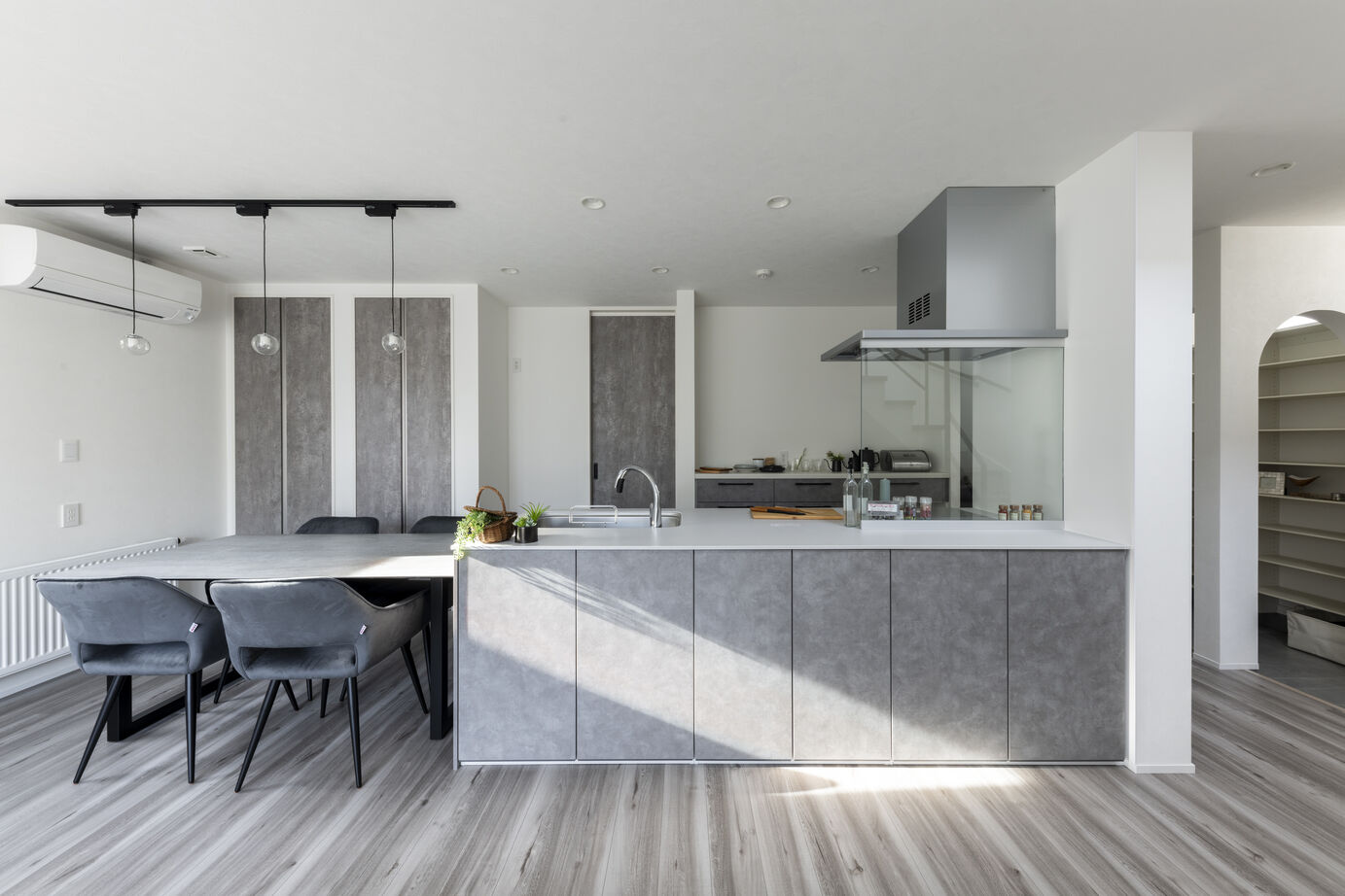 竹内建設 【札幌市/3LDK】ナチュラルグレー×回遊動線の家の建築実例画像3