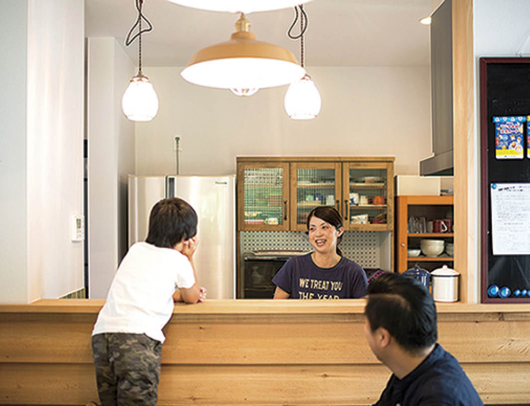 赤ちゃん基準の家　住工房プラスアルファ 屋根付きのウッドデッキにこだわった木が主役の家の建築実例画像6