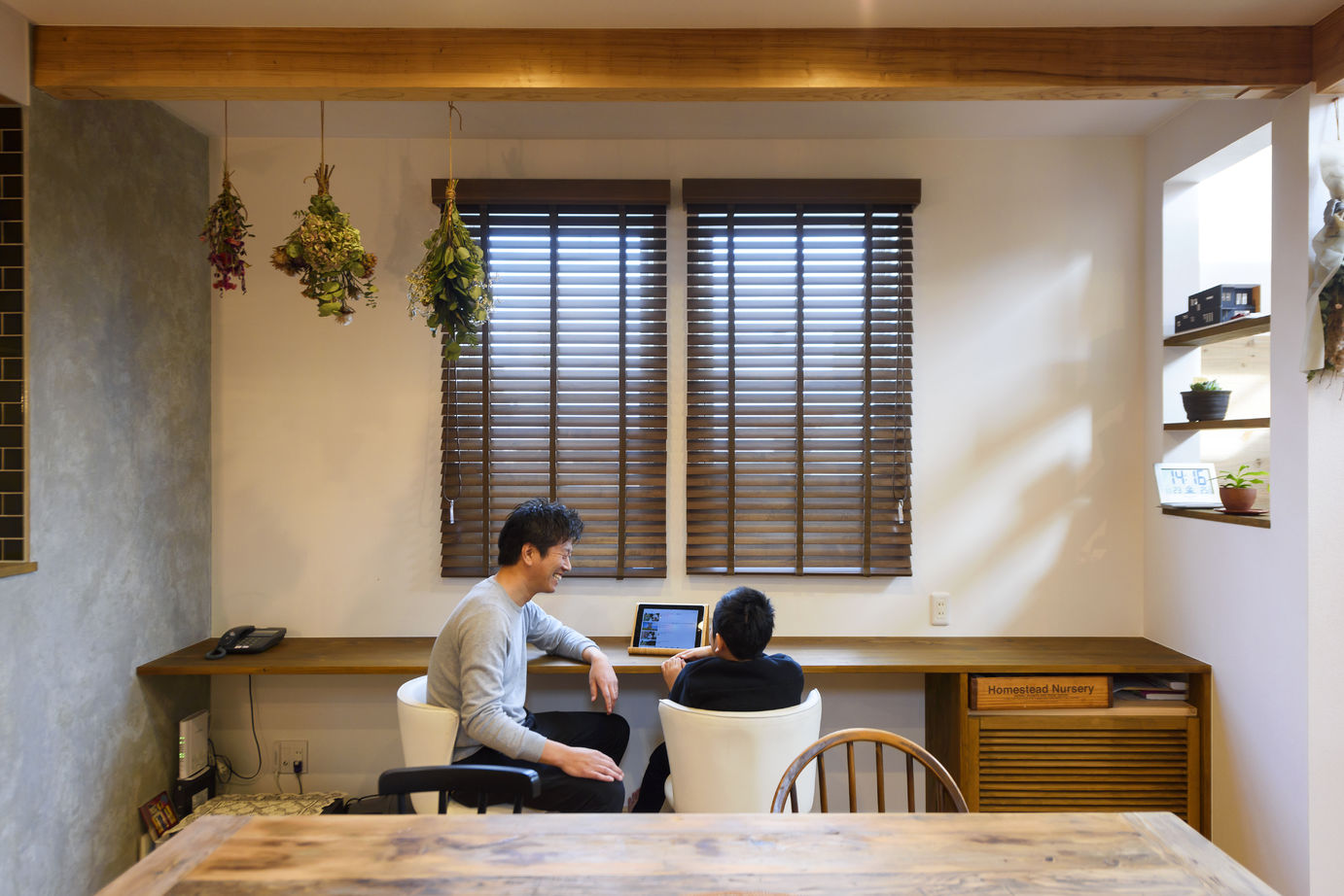 赤ちゃん基準の家　住工房プラスアルファ 全身で自然素材を感じる。住みながら馴染ませていく家の建築実例画像3