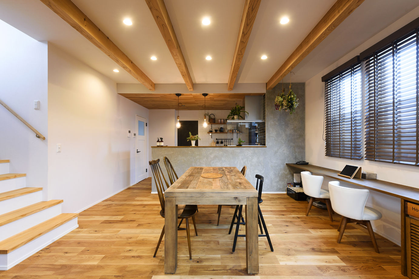 赤ちゃん基準の家　住工房プラスアルファ 全身で自然素材を感じる。住みながら馴染ませていく家の建築実例画像4