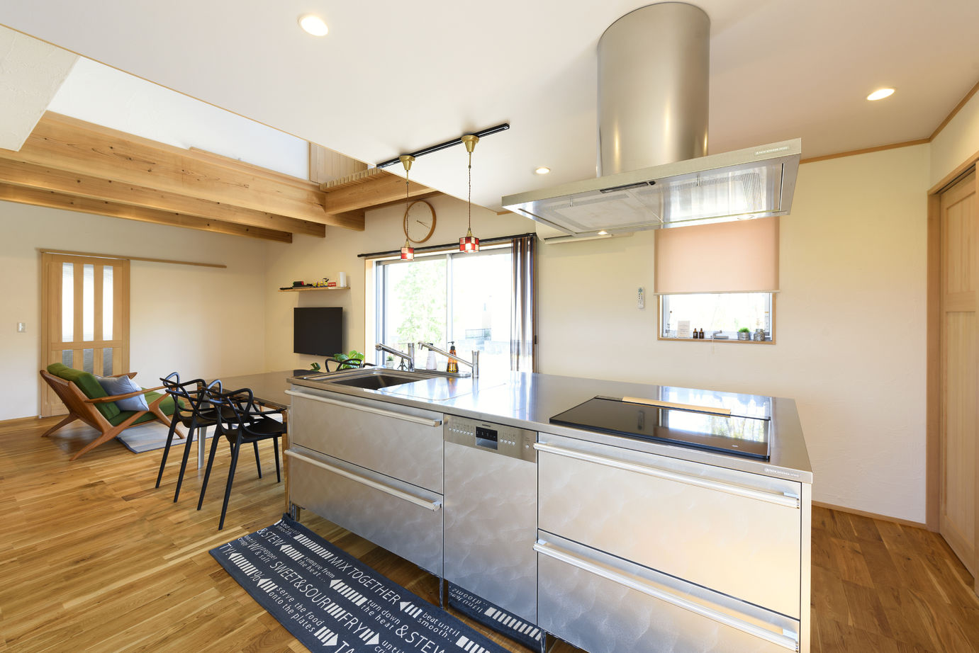 赤ちゃん基準の家　住工房プラスアルファ 知人宅でみたキッチンに一目ぼれ。このキッチンを取り入れたくてはじまった家づくりの建築実例画像2