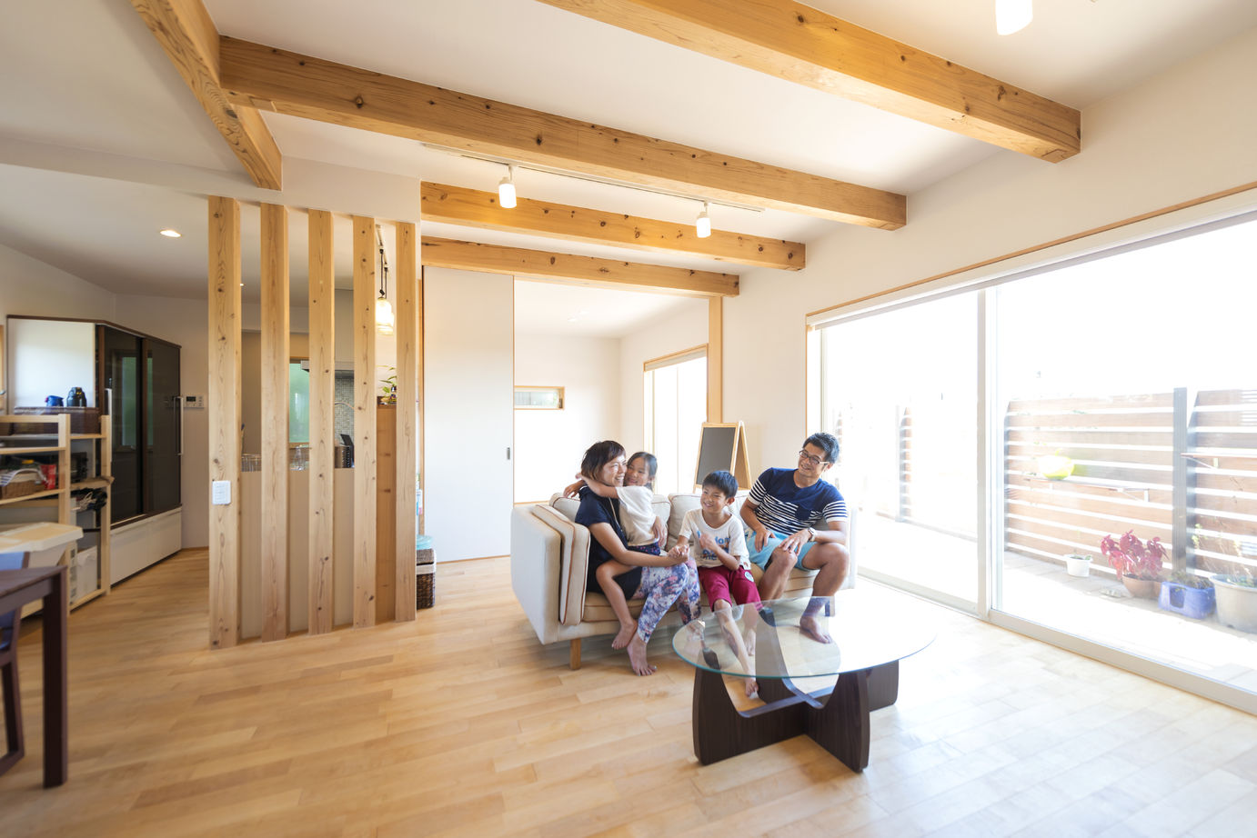 赤ちゃん基準の家　住工房プラスアルファ 細長の45坪の敷地にあわせた、住みやすさマジックの建築実例画像2