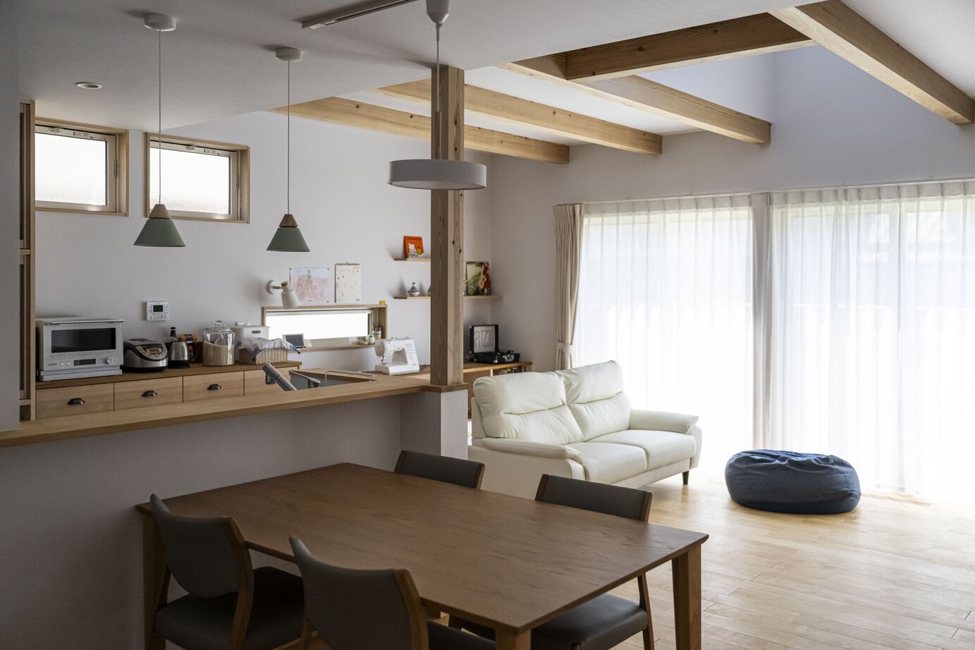 赤ちゃん基準の家　住工房プラスアルファ 自然素材と暮らす、健やかで自由な住まいの建築実例画像2