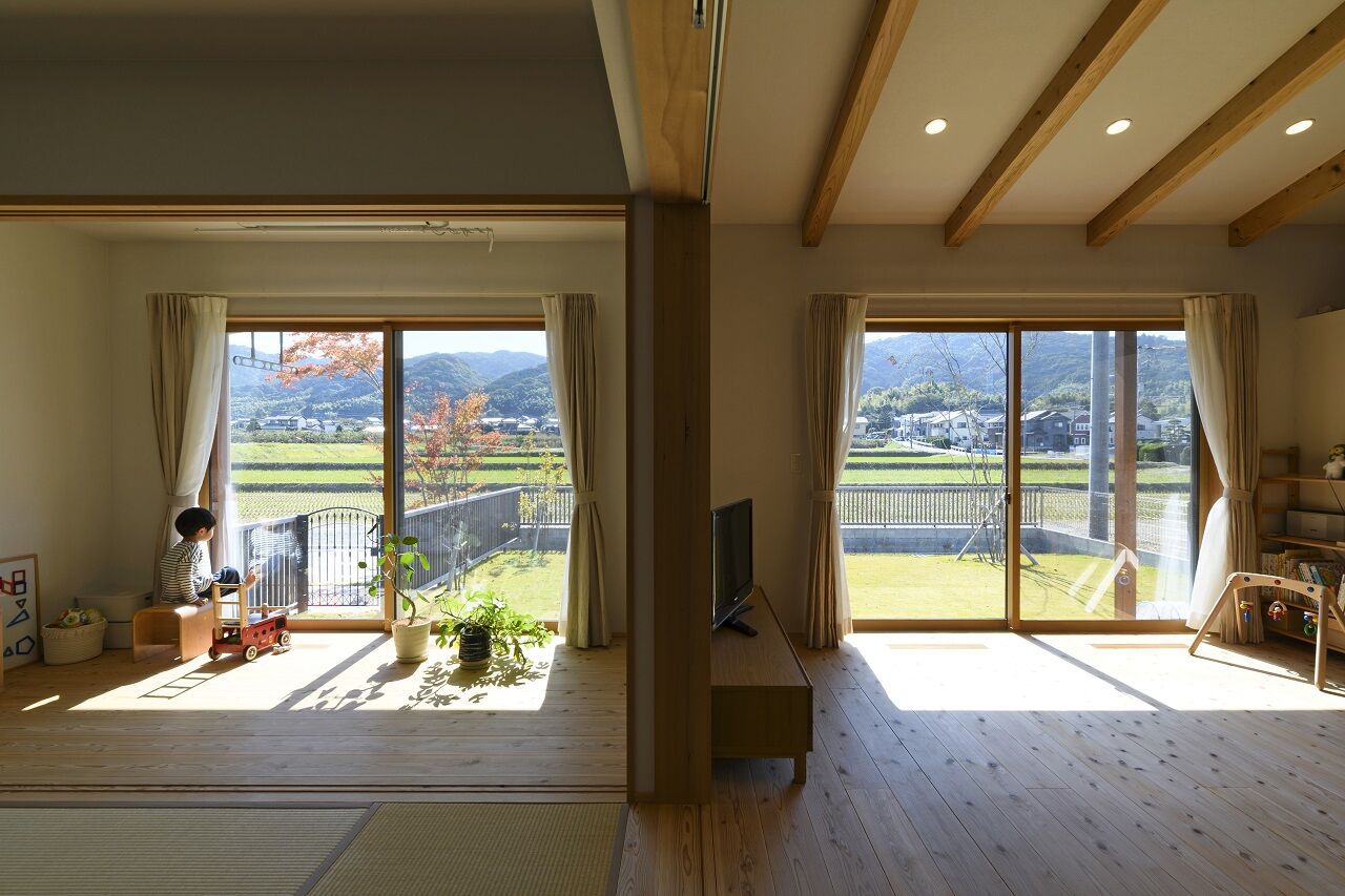 赤ちゃん基準の家　住工房プラスアルファ 自然と眺望に包まれる、想い出の木が息づく家の建築実例画像2