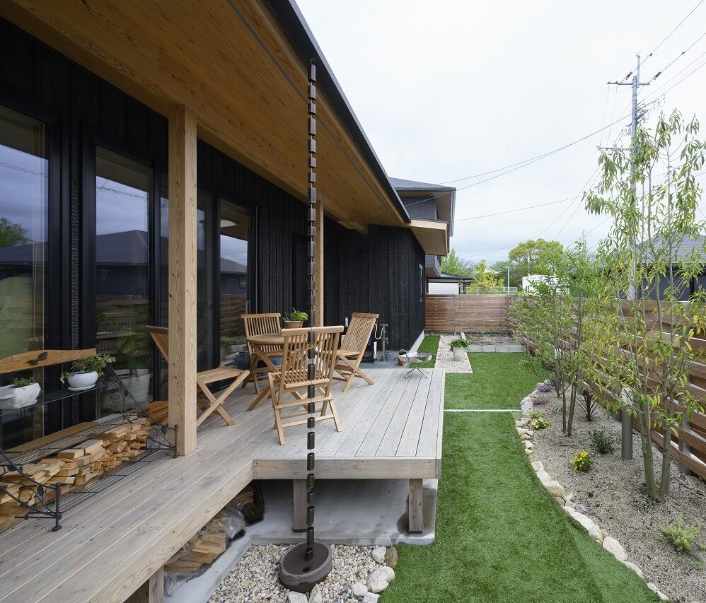 赤ちゃん基準の家　住工房プラスアルファ 焼杉の壁×バレルサウナ、2棟目で叶えた快適な暮らしの建築実例画像2