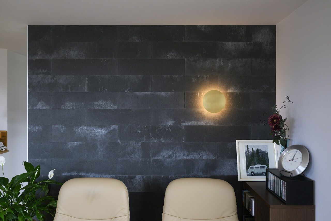 赤ちゃん基準の家　住工房プラスアルファ 焼杉の壁×バレルサウナ、2棟目で叶えた快適な暮らしの建築実例画像5