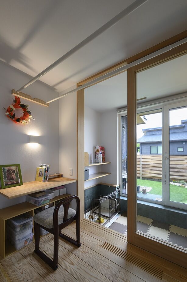 赤ちゃん基準の家　住工房プラスアルファ 焼杉の壁×バレルサウナ、2棟目で叶えた快適な暮らしの建築実例画像8