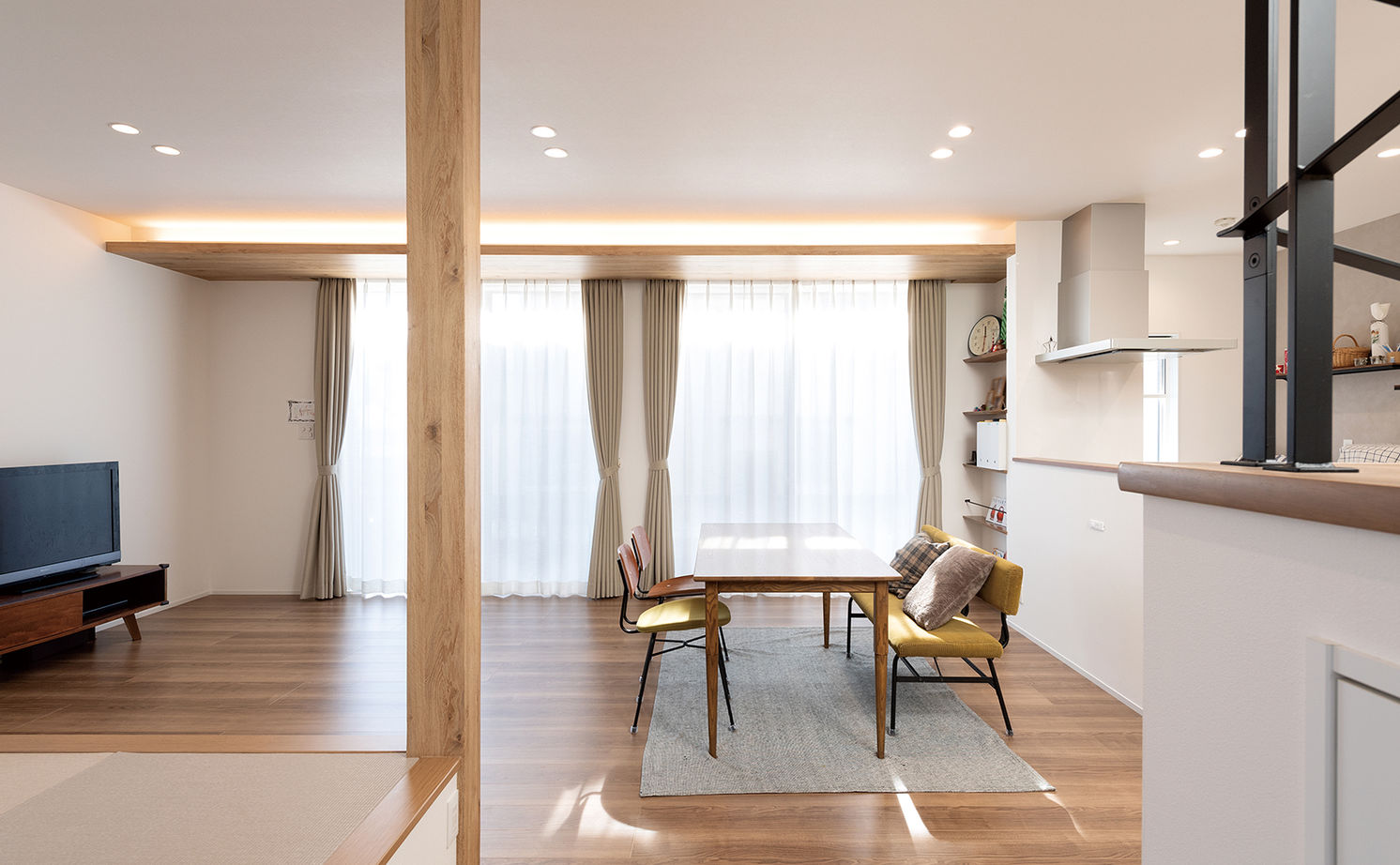 タケイハウジング 【奈良/2000万円台/間取り有】ゆとりのリビングで子育て。上品ナチュラルな木の家の建築実例画像3