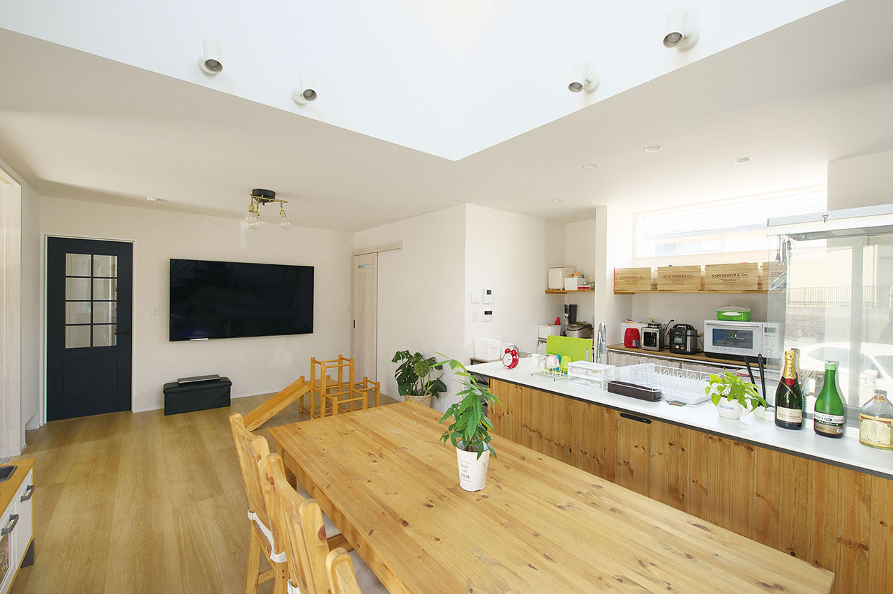 タケイハウジング 【大阪/2000万円台/間取り有】ナチュラルカントリーなキッチンと鉄骨階段が似合う吹抜けの家の建築実例画像3