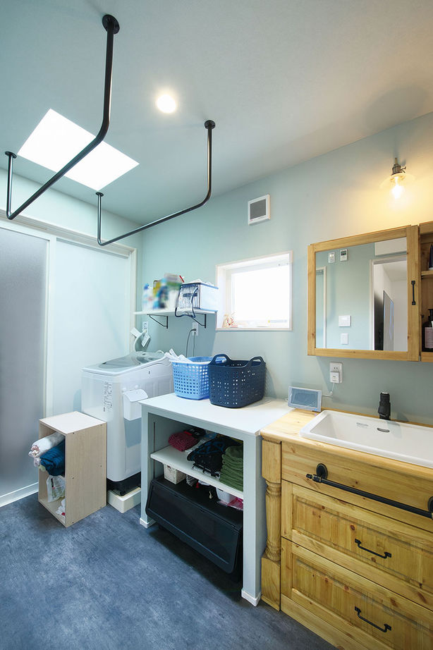 タケイハウジング 【大阪/2000万円台/間取り有】ナチュラルカントリーなキッチンと鉄骨階段が似合う吹抜けの家の建築実例画像5