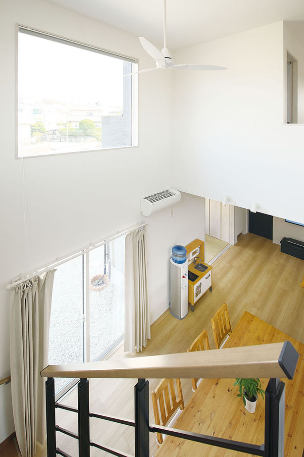 タケイハウジング 【大阪/2000万円台/間取り有】ナチュラルカントリーなキッチンと鉄骨階段が似合う吹抜けの家の建築実例画像9