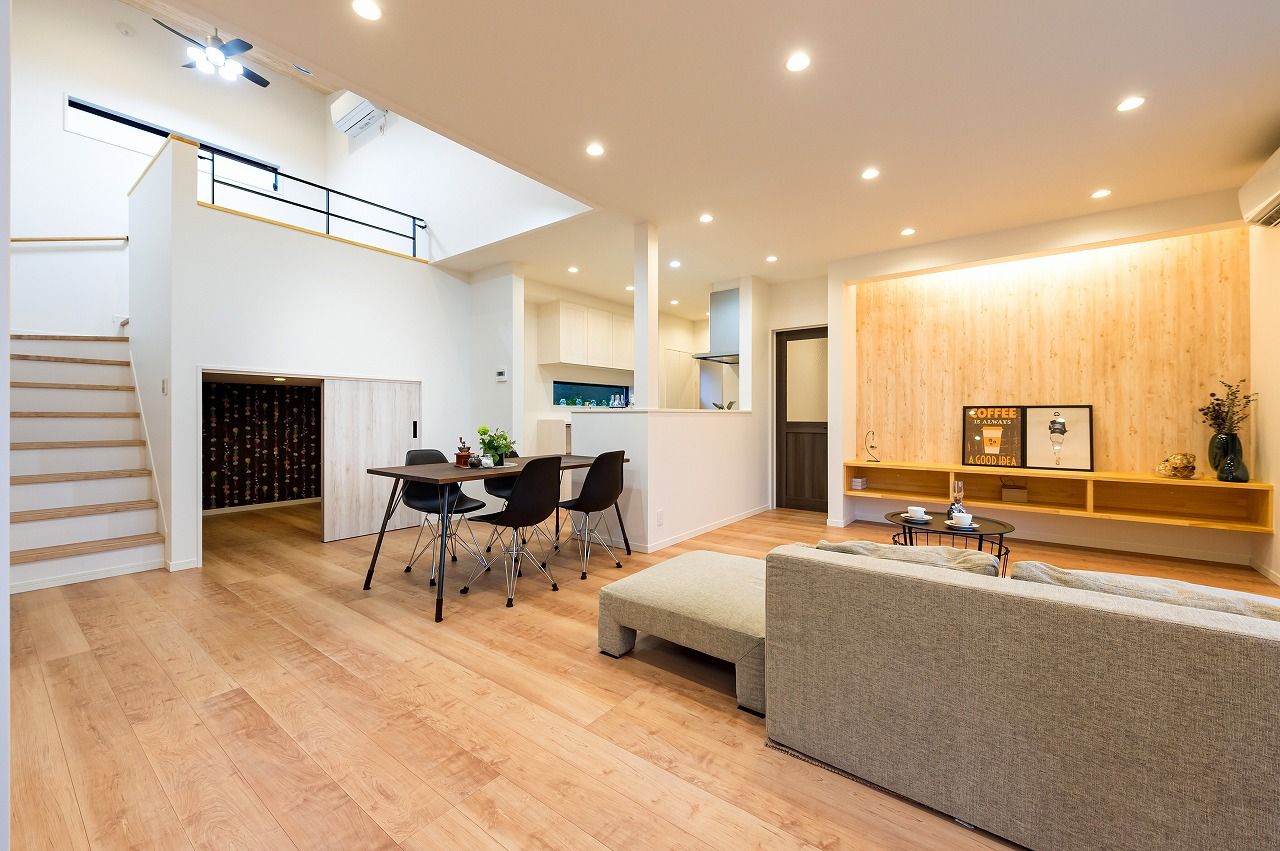 ワコーハウジング 【2000～2499万円】ナチュラルな素敵空間に感動の家事ラク動線をプラス。スキップフロアのある平屋の住まいの建築実例画像2