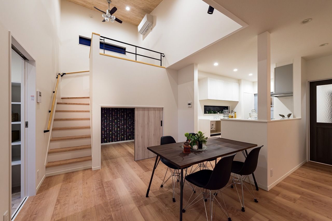 ワコーハウジング 【2000～2499万円】ナチュラルな素敵空間に感動の家事ラク動線をプラス。スキップフロアのある平屋の住まいの建築実例画像6