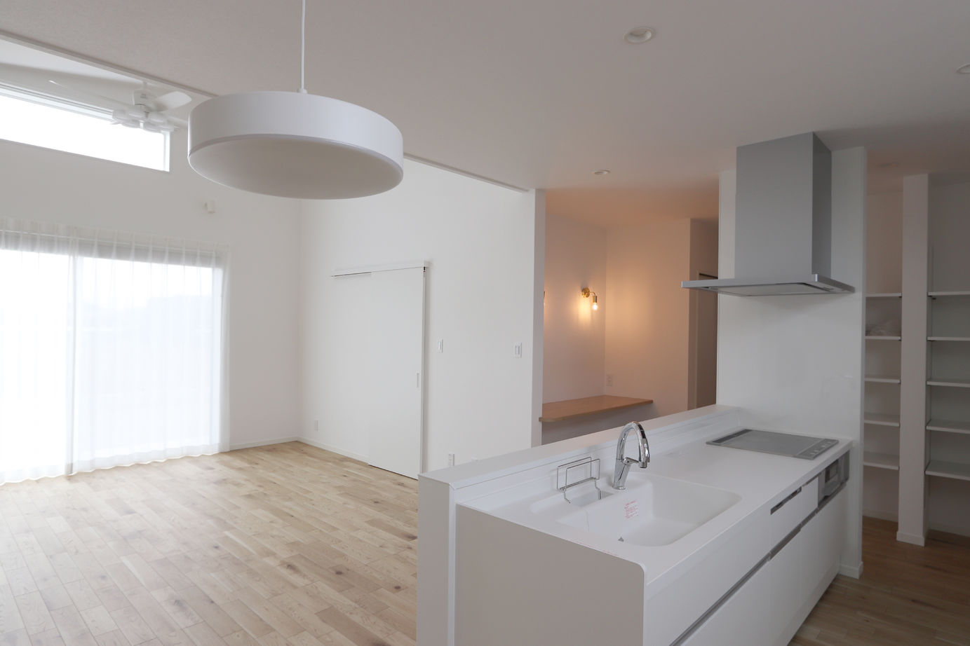 ワコーハウジング 30代夫婦の願いを叶えた！！家の中心にファミクロがある平屋の建築実例画像3