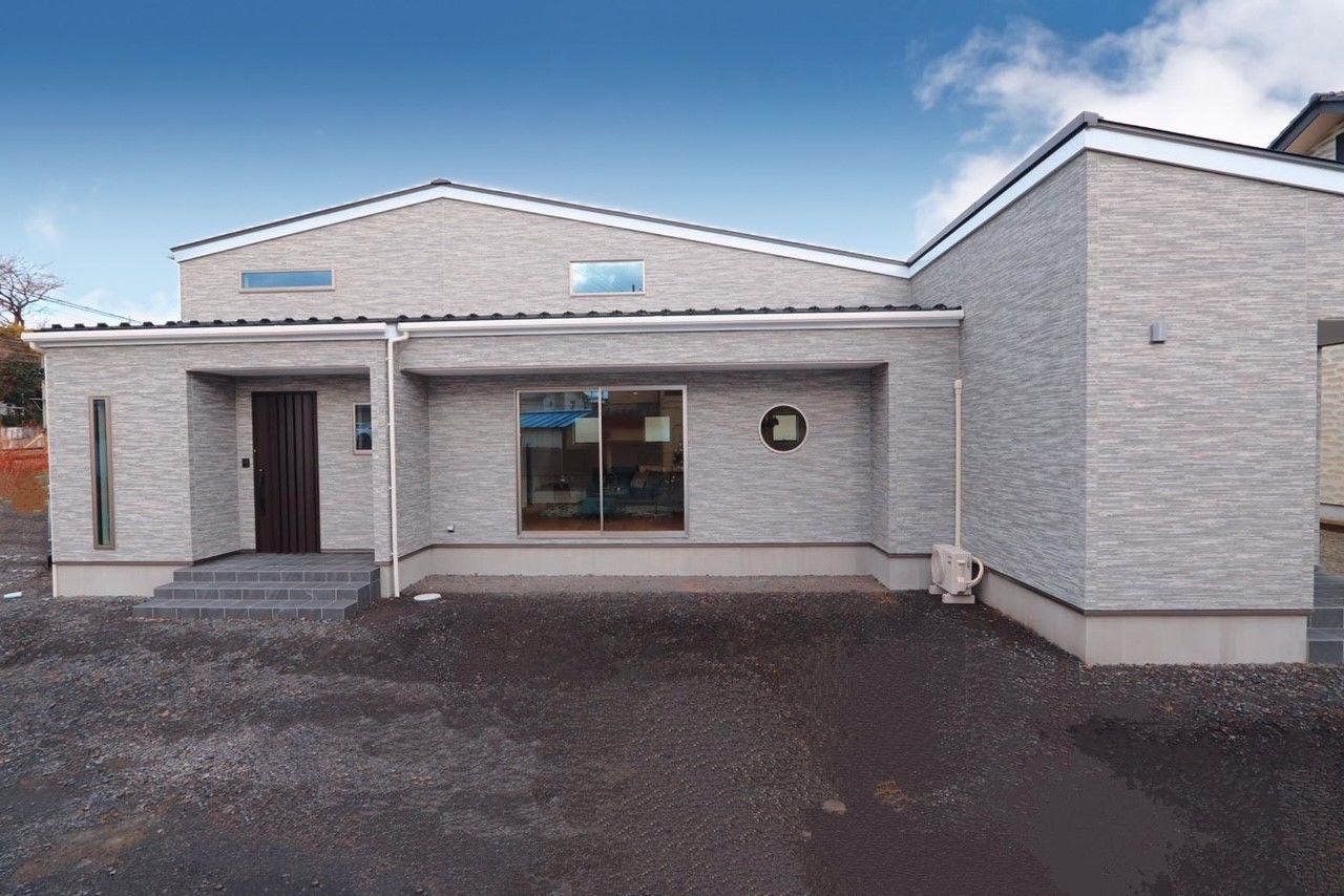 ワコーハウジング 開放感のあるLDKに複数の「居場所」をつくった1.5階の平屋。同じ空間で家族がそれぞれの時間を楽しめるの建築実例画像2