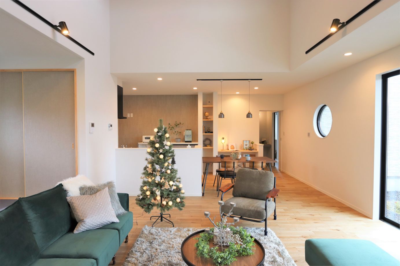 ワコーハウジング 開放感のあるLDKに複数の「居場所」をつくった1.5階の平屋。同じ空間で家族がそれぞれの時間を楽しめるの建築実例画像5